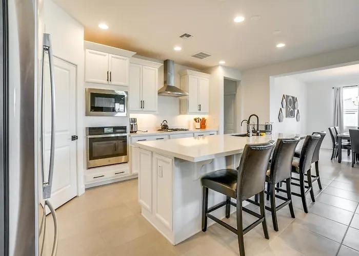 5 Mi To Westgate! Newly Built Family Retreat Ferienhaus