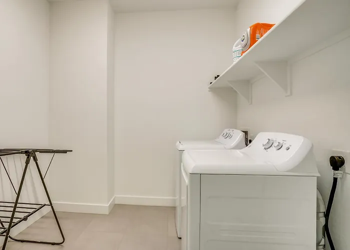 5 Mi To Westgate! Newly Built Family Retreat *