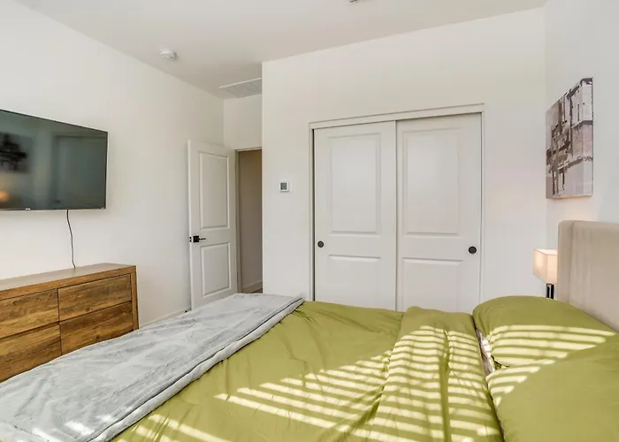 5 Mi To Westgate! Newly Built Family Retreat *