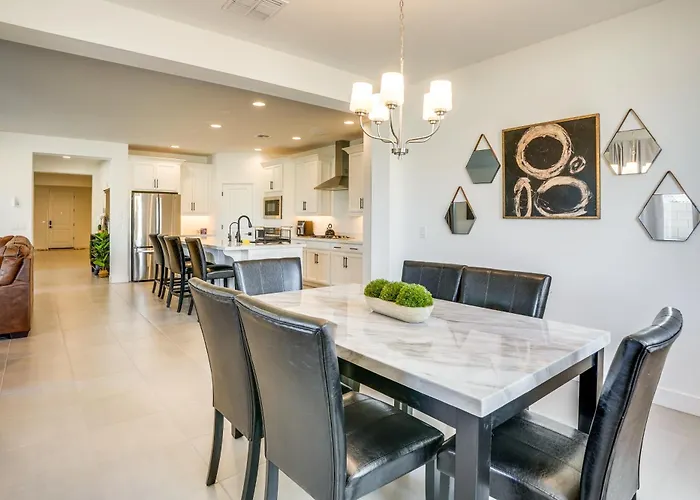 5 Mi To Westgate! Newly Built Family Retreat Glendale