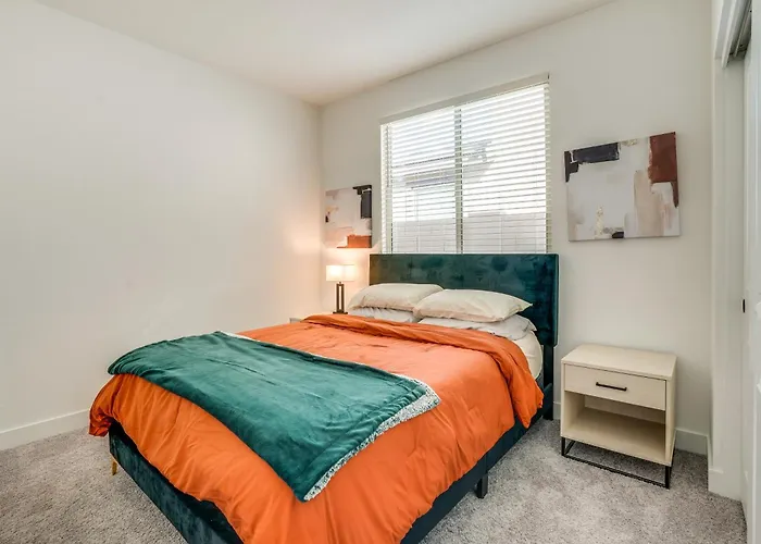 5 Mi To Westgate! Newly Built Family Retreat Ferienhaus